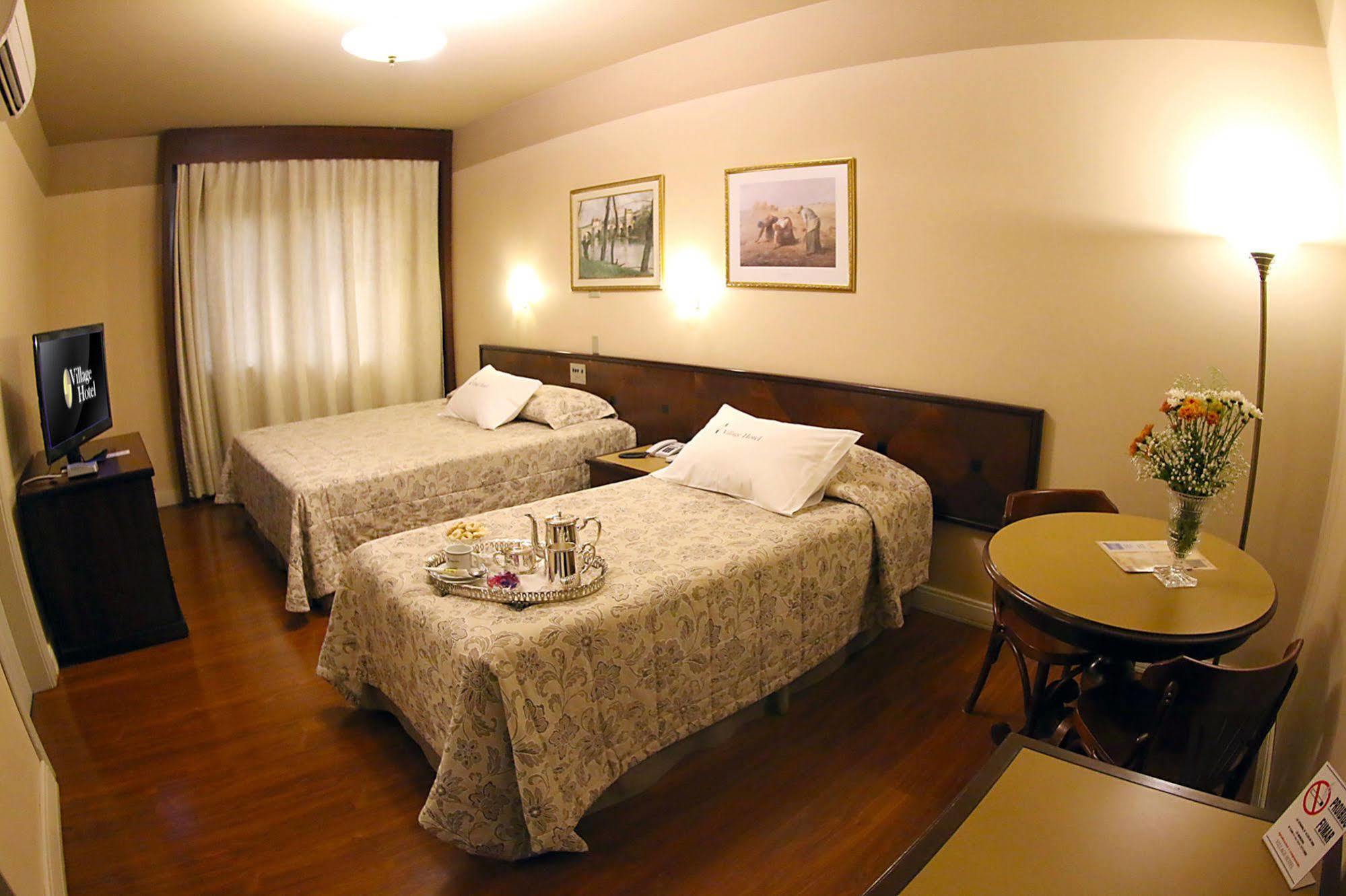 Village Hotel Ponta Grossa  Eksteriør billede
